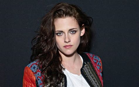 Kristen Stewart Height, Weight, Bio, Age, Body Measurement, .